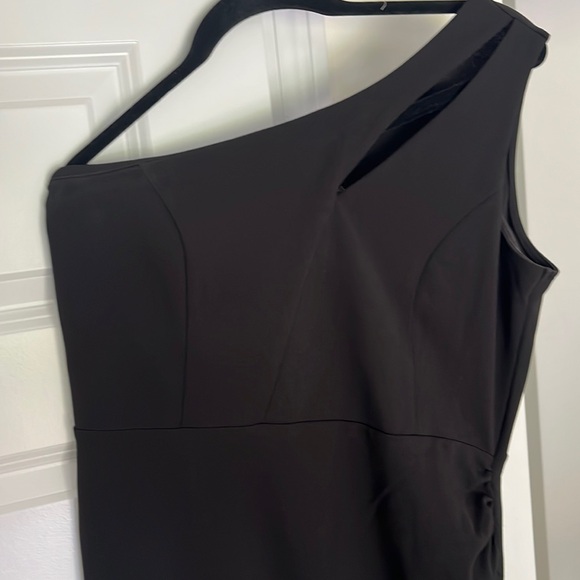 WOOSEA Women's One Shoulder Sleeveless Split Evening Cocktail Dress - Picture 2 of 10